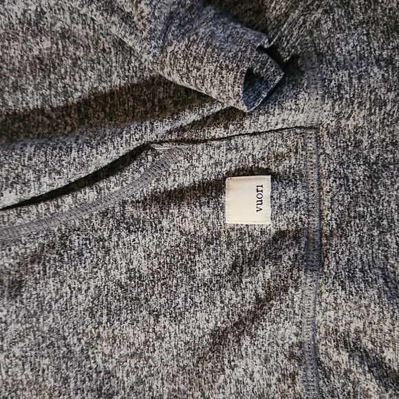 🆕 Vuori Halo Performance Hoodie 2.0 in Heather Grey Size L - Picture 4 of 6